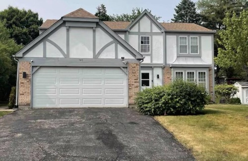 Lake Zurich House | Charming 4-bedroom house in Lake Zurich w/indoor fireplace and private backyard