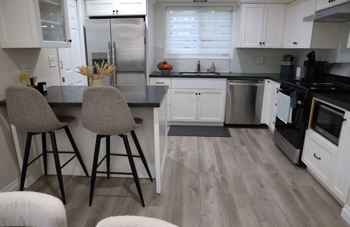 Sun Valley House | Charming 4-bedroom house with WiFi and AC in lovely Los Angeles