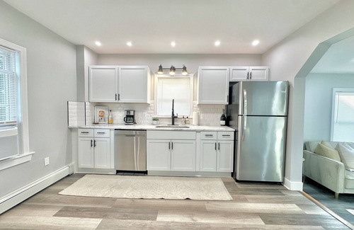 Marlborough House | Charming 4-bedroom house in delightful Marlborough with AC, WiFi