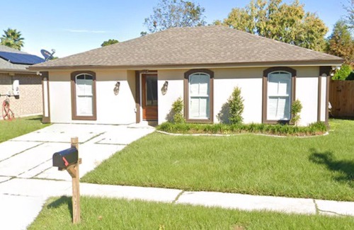 Little Woods House | Charming 4-bedroom house in New Orleans Subdivision with WiFi, AC, & security.