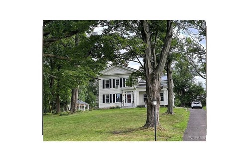 Orchard Park House | Charming 4-bedroom house with AC in Orchard Park - hometown of the Buffalo Bills