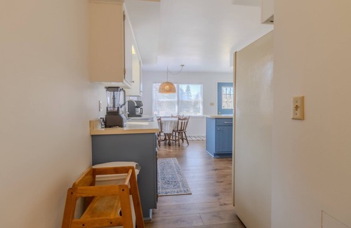 Rapid City House | Charming 4-Bedroom Farmhouse Retreat Near the Lake