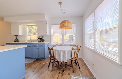 Rapid City House | Charming 4-Bedroom Farmhouse Retreat Near the Lake