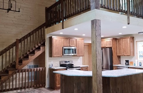Rogersville Cabin | Charming 4-bedroom Cabin in Rogersville with Fireplace
