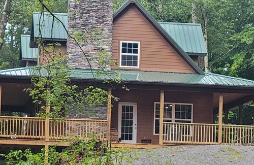 Rogersville Cabin | Charming 4-bedroom Cabin in Rogersville with Fireplace