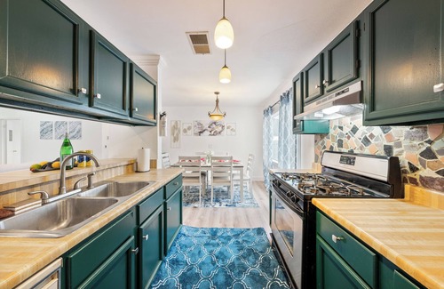 Hill Country House | Charming 4-Bedroom Home in Desirable San Antonio