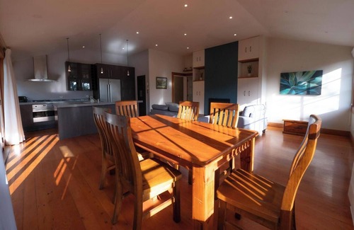 Mount Eden House | Charming 4-Bedroom Villa with Historic Flair.