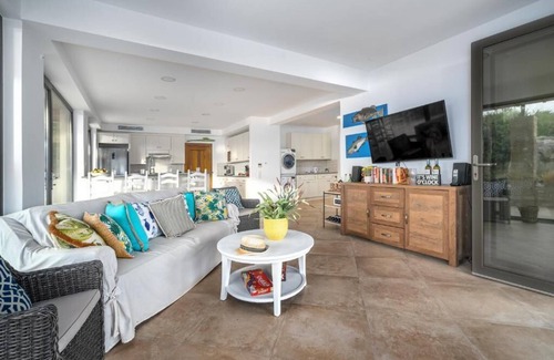Poros Villa | Charming 4-bedroom villa with infinity pool, with best view of fabulous Poros