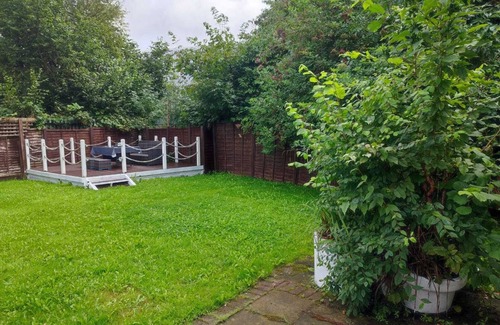 Wythenshawe House | Charming 4 bedrooms house- garden- fenced parking