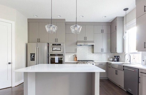 Bethany House | Charming 4 BR House in Portland + Office