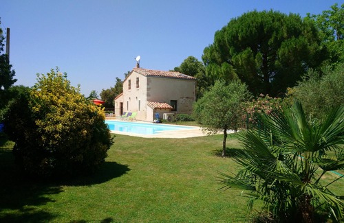 Roumens House | CHARMING 4* detached HOUSE PRIVATE HEATED SALT SWIMMING POOL