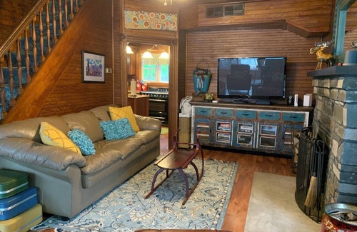 Wells House | Charming 4 Season Lake Front Home (Fall & Winter Discounts Available)
