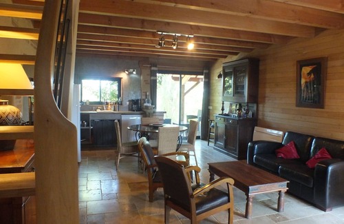 Mirabel Cottage | Charming 4-star eco-friendly gîte with private sauna and swimming pool