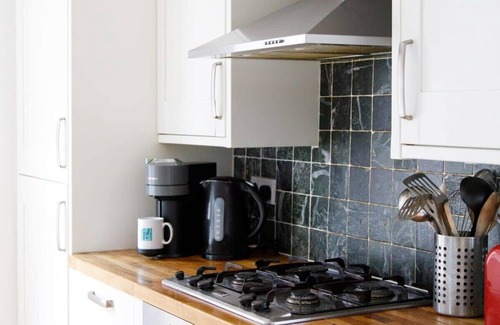 Chichester House | Charming 4bd Townhouse right in the city centre!