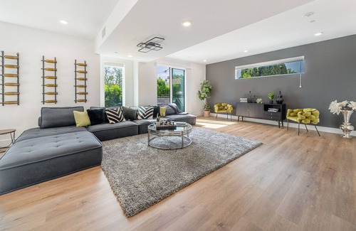 Valley Village House | CHARMING 4BDR TOWN HOUSE #4