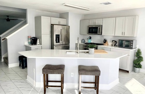 Humble House | Charming 4bed/3bath 2-Story Home near IAH
