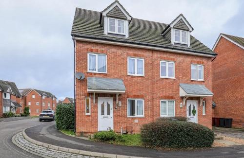 Chichester Apartment | Charming 4bed home in Chichester