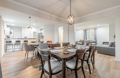 South Arlington House | Charming 4Bedroom Retreat with EV Charging & Amazing Pool–Your Perfect Getaway!