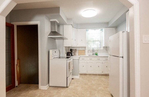 Barrie House | Charming 4BR Barrie Retreat with Backyard
