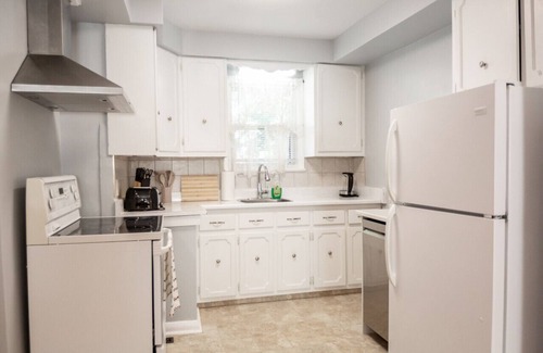 Barrie House | Charming 4BR Barrie Retreat with Backyard