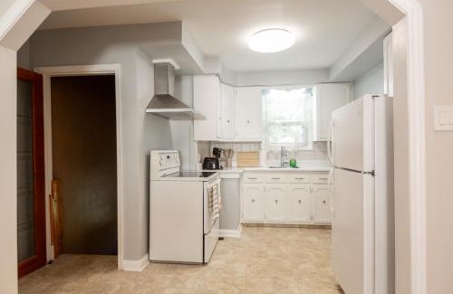 Barrie House | Charming 4BR Barrie Retreat with Backyard