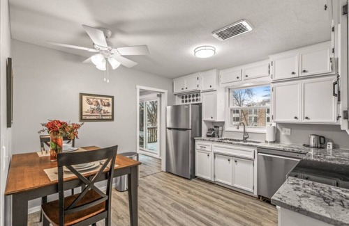 Burnsville House | Charming 4BR Family Home in Burnsville