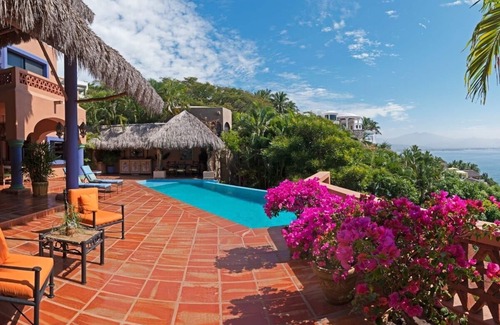 La Punta Villa | Charming 4BR La Punta Villa overlooking Manzanillo Bay with infinity pool
