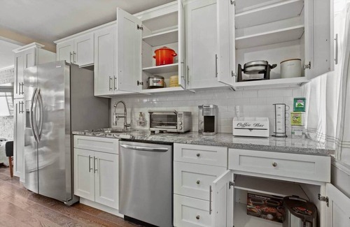 Downtown House | Charming 4BR + Prvt Patio + Historic Row Downtwn