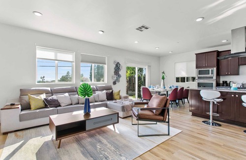 Sylmar House | Charming 4BR Retreat｜Fenced Backyard｜Pet-Friendly｜Dedicated Workspace #41877