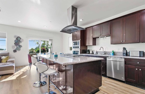 Sylmar House | Charming 4BR Retreat｜Fenced Backyard｜Pet-Friendly｜Dedicated Workspace #41877