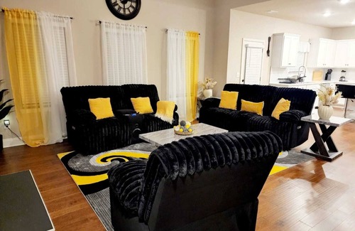 Loganville House | Charming 4BR Retreat, Sleeps 8, Near Shopping & Dining, In Quiet Neighborhood!