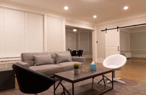 Kenwood Apartment | Charming 4BR unit in Historic Hyde Park near Beach