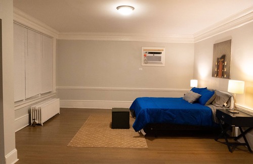 Kenwood Apartment | Charming 4BR unit in Historic Hyde Park near Beach