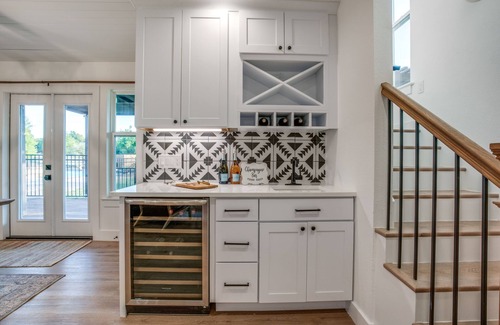 Princeton House | Charming 5 bed/3 ba Farmhouse +1bd/1ba game room + pool/hot tub w/opt event barn