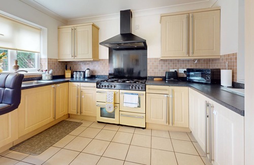 Grays House | Charming 5-Bed House in Grays