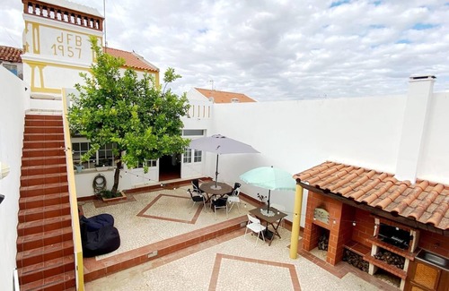 Mourao House | Charming 5-Bed House in Granja