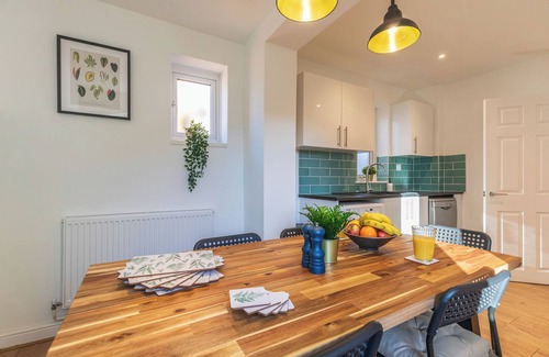 Winchester House | Charming 5-Bed Winchester Home with Garden and Parking