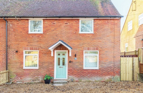 Winchester House | Charming 5-Bed Winchester Home with Garden and Parking