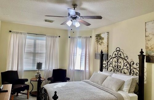 Atascocita Bed & Breakfast | Charming 5-bedroom B&B with WiFi and AC in Humble