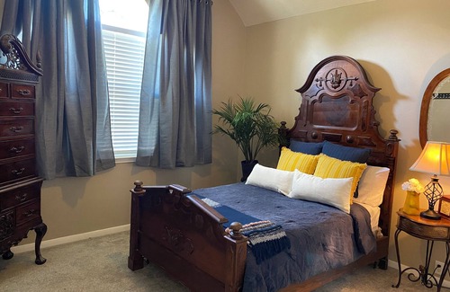 Atascocita Bed & Breakfast | Charming 5-bedroom B&B with WiFi and AC in Humble
