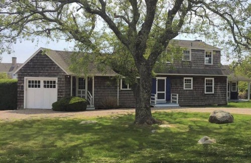 Weekapaug House | Charming 5 Bedroom Beach House Steps From Private Beaches