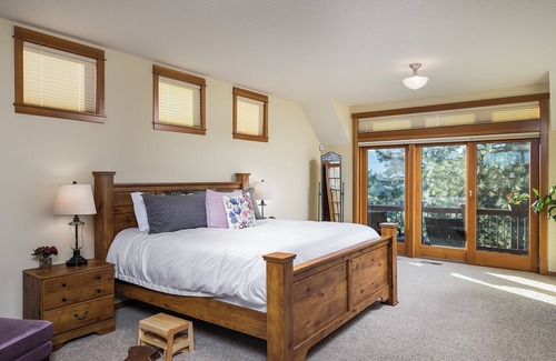 Sherwood Other | Charming 5-bedroom farmhouse surrounded by vines in Sherwood.