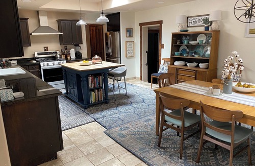 Concho House | Charming 5-bedroom farmhouse with AC and WiFi in historic Concho