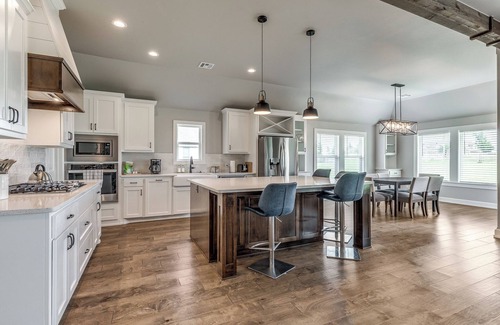 Edmond Other | Charming 5-bedroom farmhouse with WiFi, AC Homely getaway Farm house!