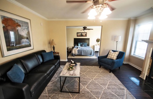 Cumming House | Charming 5 bedroom home near the lake. Kids are welcome. Pet-friendly