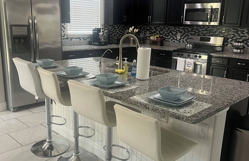 DeLand House | Charming 5-bedroom home away from home