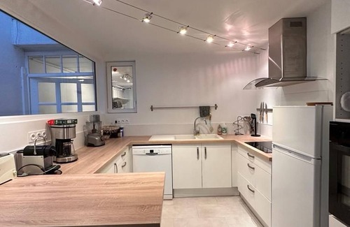 Artenay Cottage | Charming 5-Bedroom House in Artenay, Near Orléans with Garden & Patio