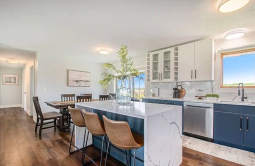Baroda House | Charming 5-bedroom house in Baroda located on vineyard trail.