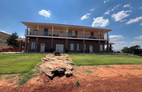 Washita County Condo | Charming 5-bedroom Lake side in Colony OK Unit #1