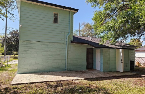 Jacksonville House | Charming 5-bedroom house with AC in Jacksonville